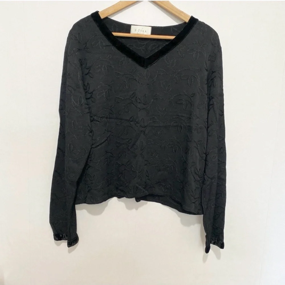 J. Jill Black Embroidered V-Neck Long Sleeve Top XL Textured Floral Made in‎ USA